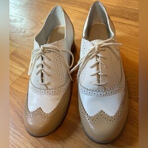 Bass Women’s Oxfords Two Tone Tan and White Leather Wingtip Size 9.5 M EUC
